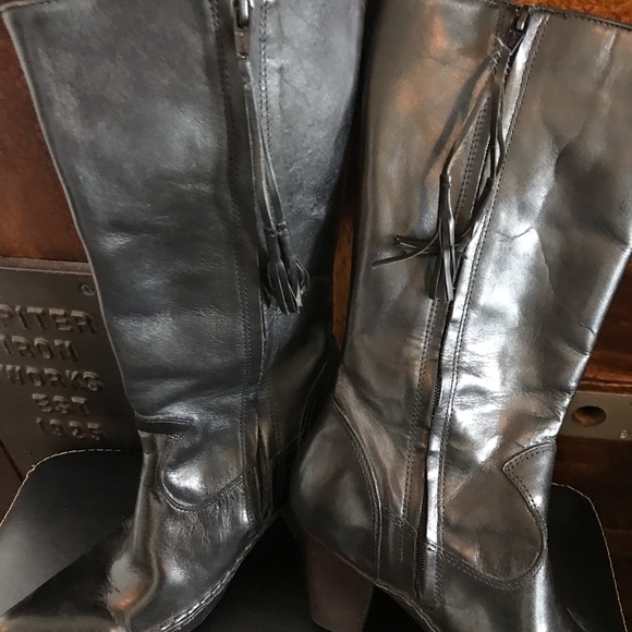 Heeled Leather zip up boots - Picture 3 of 5